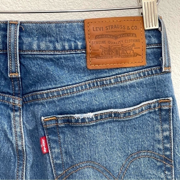 Levi's Premium Woman Wedge Distress Ripped Denim Jeans Size 26 - Picture 16 of 16